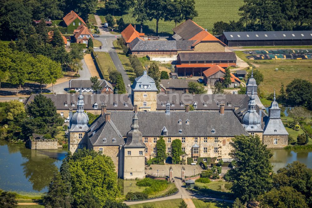 Luftbild Lembeck - Wassergraben mit Wasserschloß Schloss in Lembeck im Bundesland Nordrhein-Westfalen, Deutschland