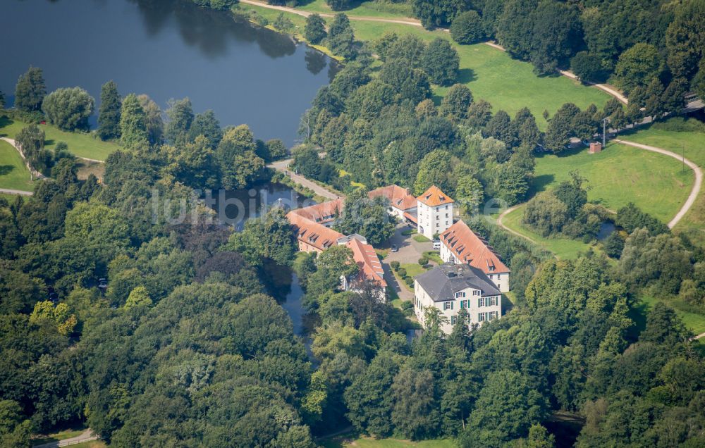 Borken von oben - Wassergraben mit Wasserschloß Schloss Pröbsting in Borken im Bundesland Nordrhein-Westfalen, Deutschland