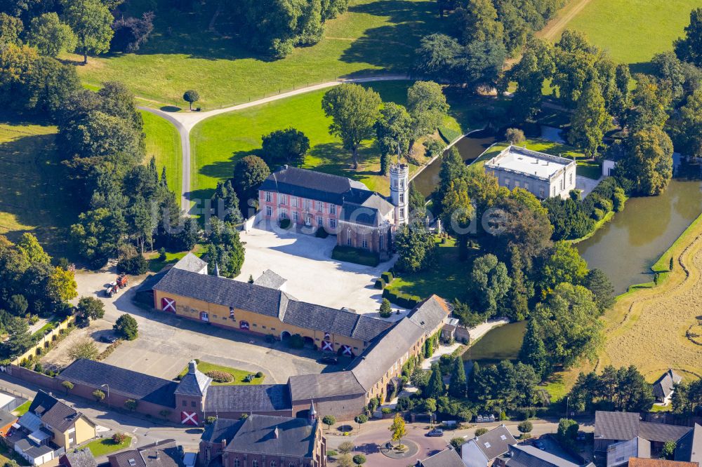 Luftbild Rurich - Wassergraben mit Wasserschloß Schloss in Rurich im Bundesland Nordrhein-Westfalen, Deutschland