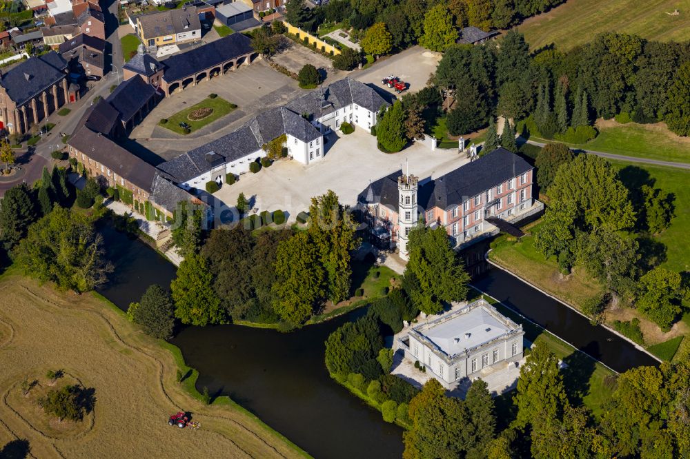 Luftbild Rurich - Wassergraben mit Wasserschloß Schloss in Rurich im Bundesland Nordrhein-Westfalen, Deutschland