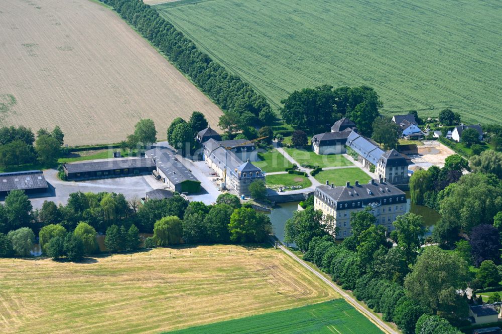 Luftbild Ermsinghausen - Wassergraben mit Wasserschloß Schloss Schloss Schwarzenraben in Ermsinghausen im Bundesland Nordrhein-Westfalen, Deutschland