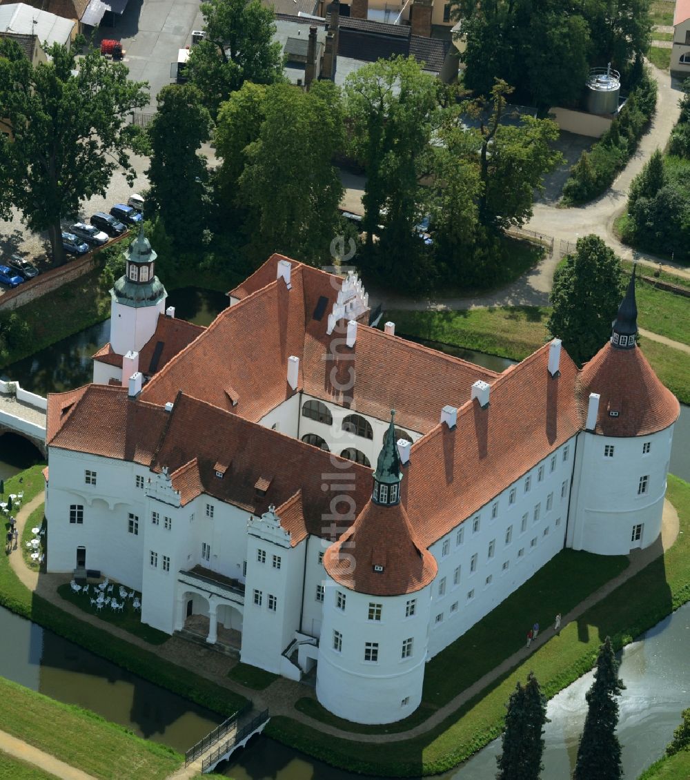 Luftbild Luckau / OT Fürstlich Drehna - Wassergraben mit Wasserschloß Schloss Schlosshotel Fürstlich Drehna in Luckau / OT Fürstlich Drehna im Bundesland Brandenburg