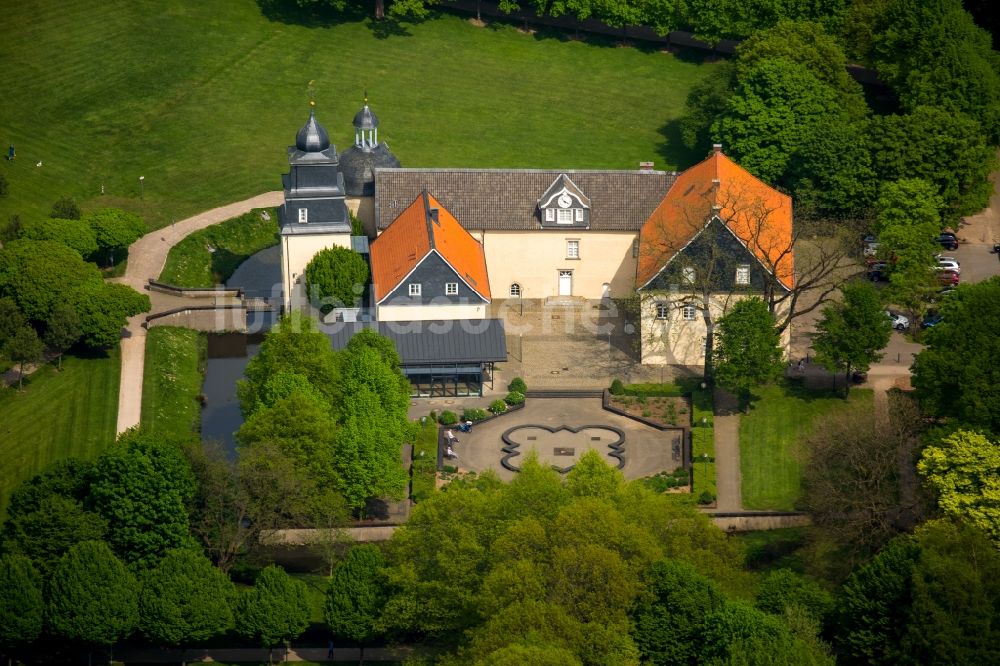 Luftaufnahme Schwelm - Wassergraben mit Wasserschloß Schloss in Schwelm im Bundesland Nordrhein-Westfalen