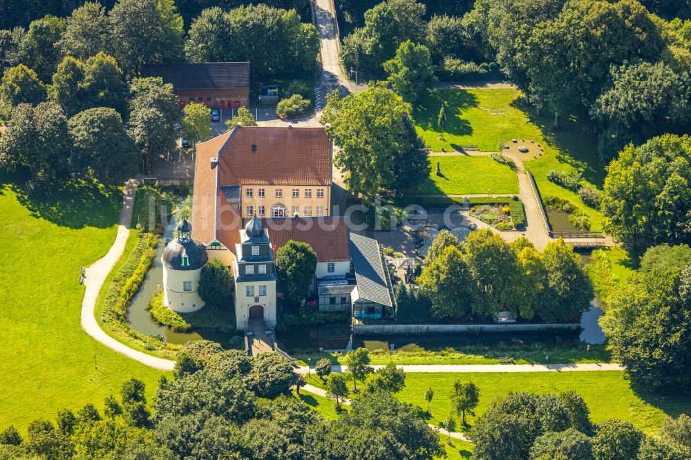 Schwelm von oben - Wassergraben mit Wasserschloß Schloss in Schwelm im Bundesland Nordrhein-Westfalen