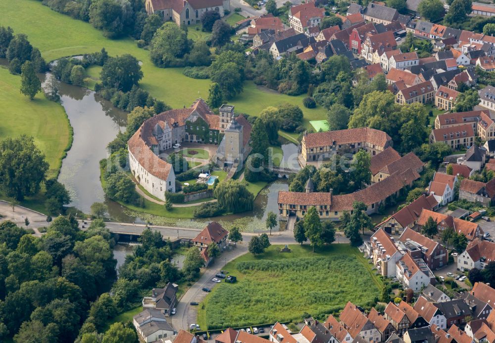 Luftbild Steinfurt - Wassergraben mit Wasserschloß Schloss in Steinfurt im Bundesland Nordrhein-Westfalen, Deutschland