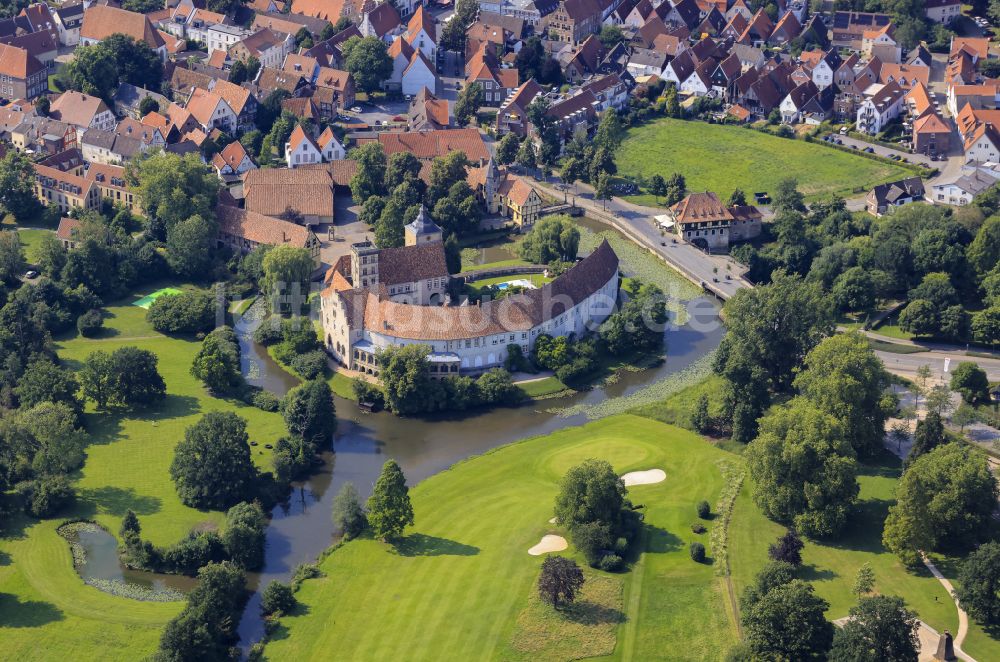 Steinfurt aus der Vogelperspektive: Wassergraben mit Wasserschloß Schloss in Steinfurt im Bundesland Nordrhein-Westfalen, Deutschland