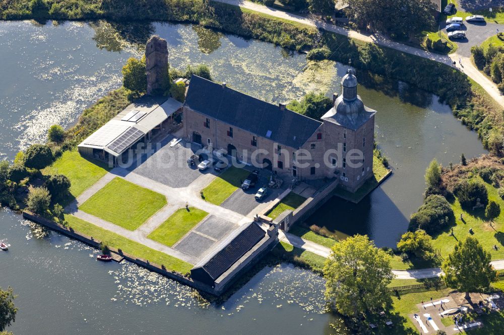 Luftbild Tüschenbroich - Wassergraben mit Wasserschloß Schloss in Tüschenbroich im Bundesland Nordrhein-Westfalen, Deutschland