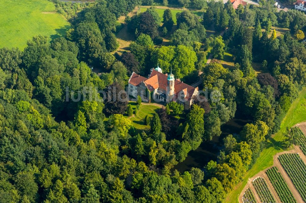 Luftaufnahme Löhne - Wassergraben mit Wasserschloß Schloss Ulenburg in Löhne im Bundesland Nordrhein-Westfalen