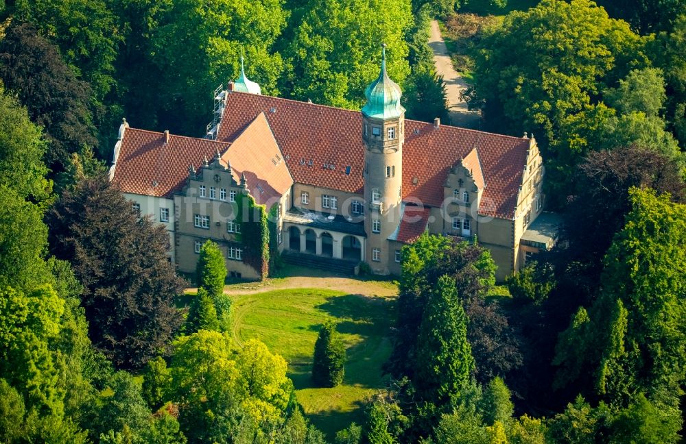 Luftaufnahme Löhne - Wassergraben mit Wasserschloß Schloss Ulenburg in Löhne im Bundesland Nordrhein-Westfalen