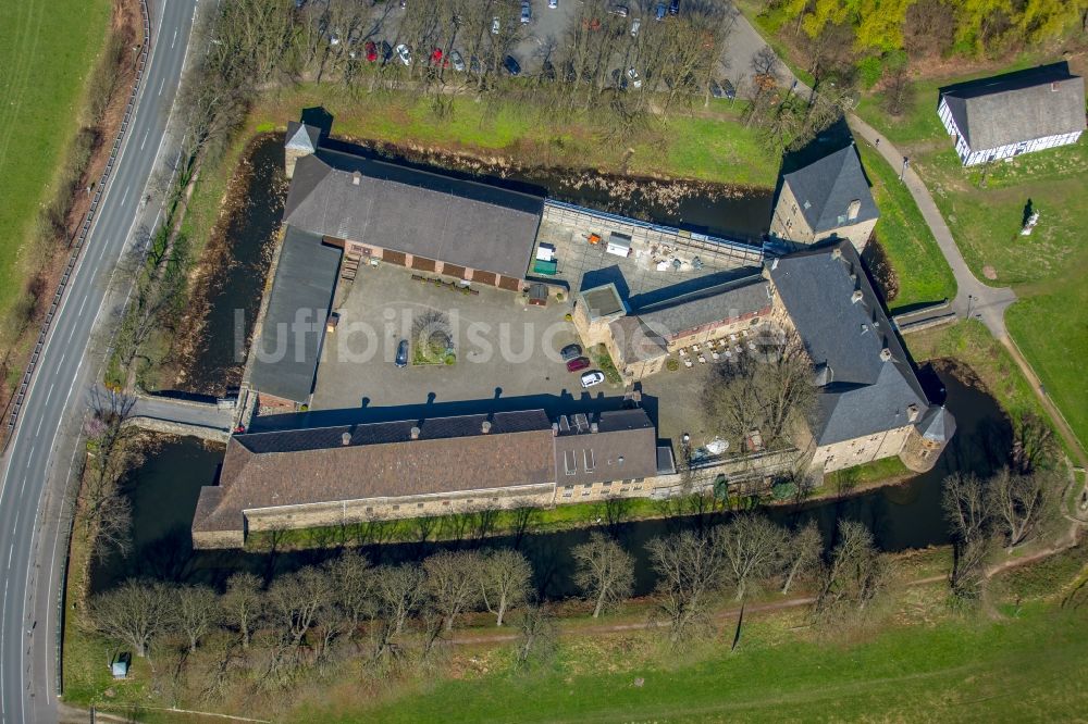 Luftbild Hattingen - Wassergraben mit Wasserschloß Schloss und Wasserburg Haus Kemnad im Ortsteil Buchholz in Hattingen im Bundesland Nordrhein-Westfalen