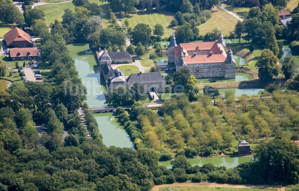 Luftbild Ascheberg - Wassergraben mit Wasserschloß Schloss Westerwinkel in Ascheberg im Bundesland Nordrhein-Westfalen