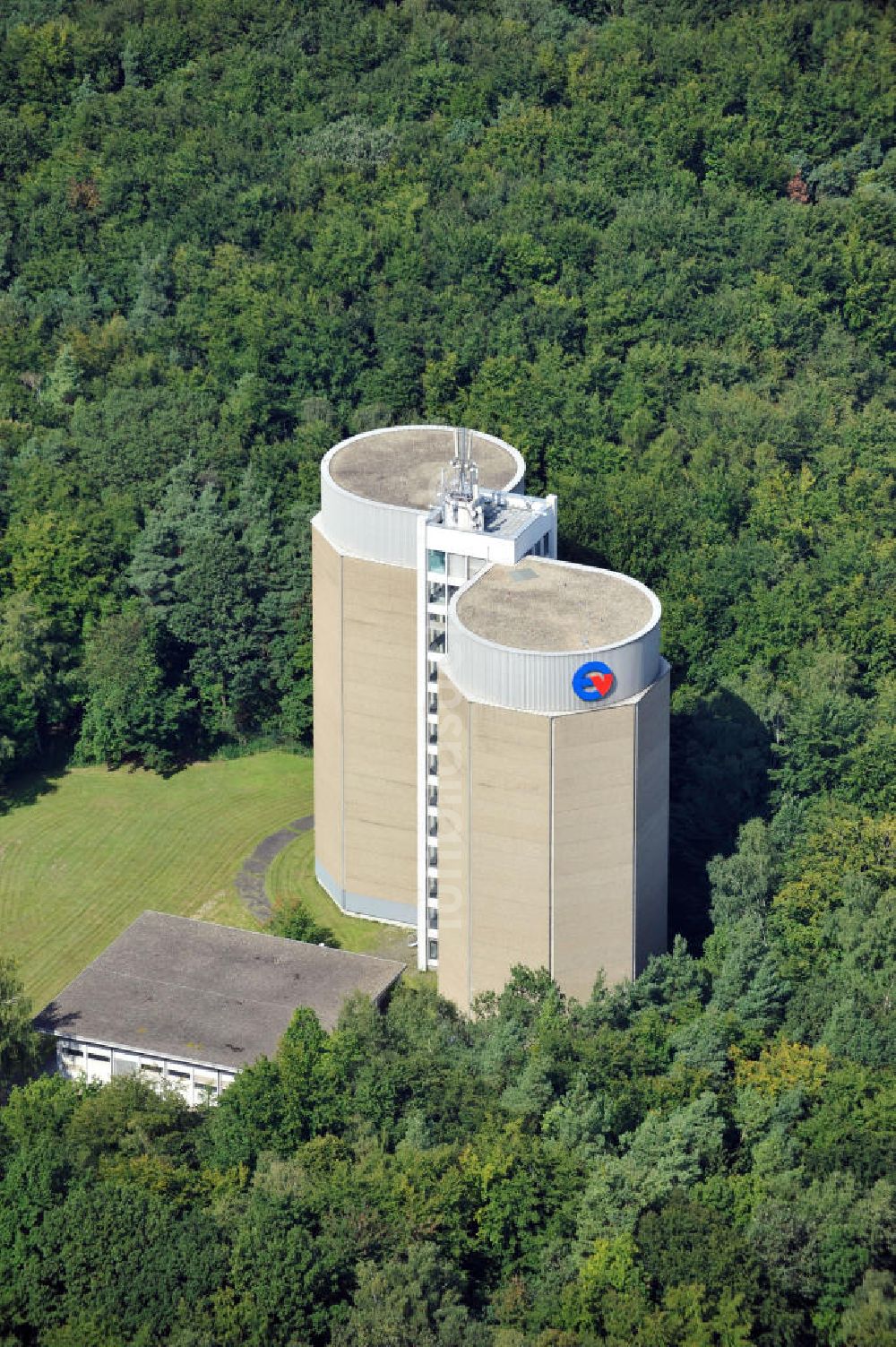 Luftaufnahme Offenbach - Wasserhochbehälter des Energieversorger Offenbach EVO