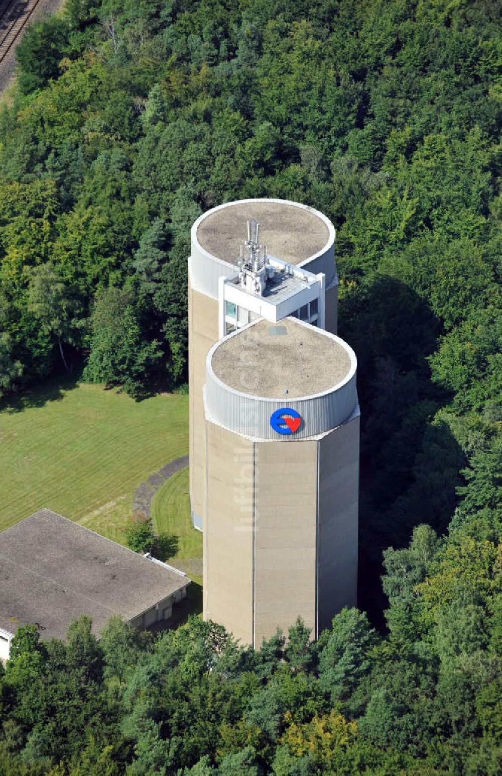 Offenbach von oben - Wasserhochbehälter des Energieversorger Offenbach EVO