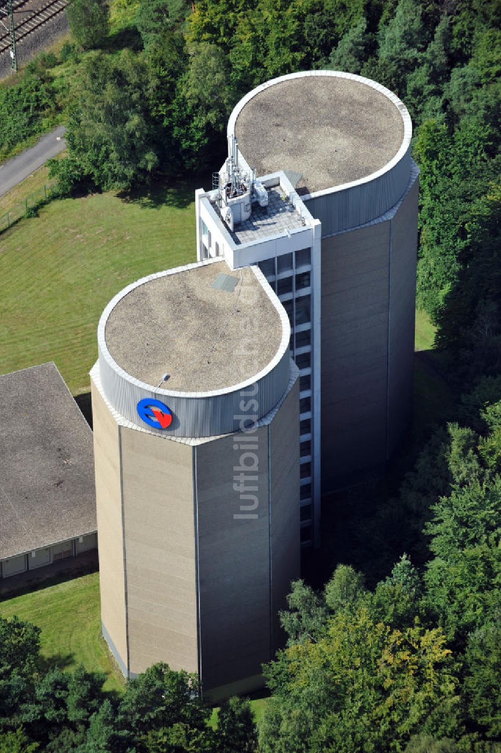 Offenbach von oben - Wasserhochbehälter des Energieversorger Offenbach EVO