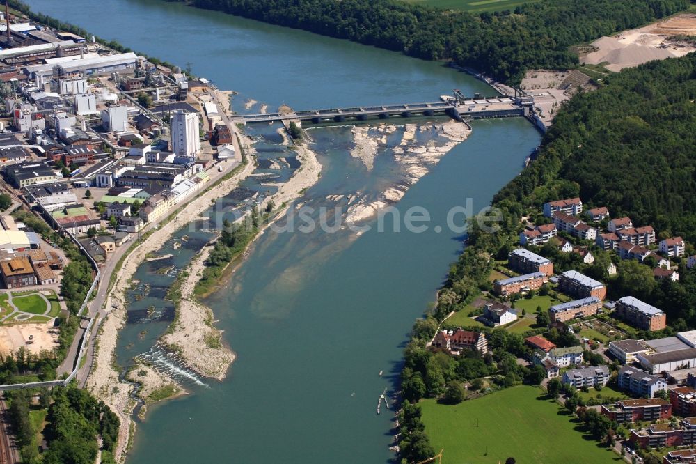 Rheinfelden (Baden) aus der Vogelperspektive: Wasserkraftwerk und Fischtreppen am Ufer des Rhein in Rheinfelden (Baden) im Bundesland Baden-Württemberg