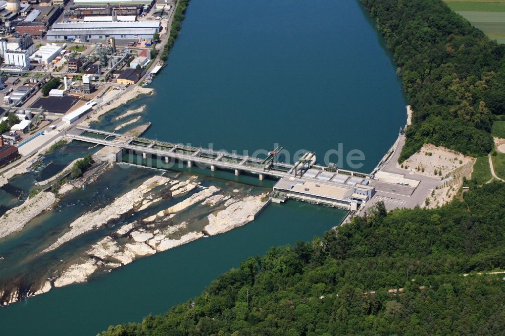 Rheinfelden (Baden) aus der Vogelperspektive: Wasserkraftwerk und Fischtreppen am Ufer des Rhein in Rheinfelden (Baden) im Bundesland Baden-Württemberg