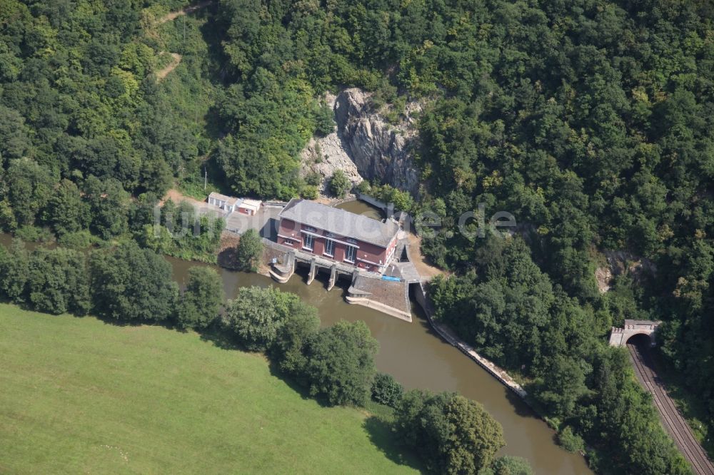 Cramberg aus der Vogelperspektive: Wasserkraftwerk am Ufer der Lahn in Cramberg im Bundesland Rheinland-Pfalz, Deutschland