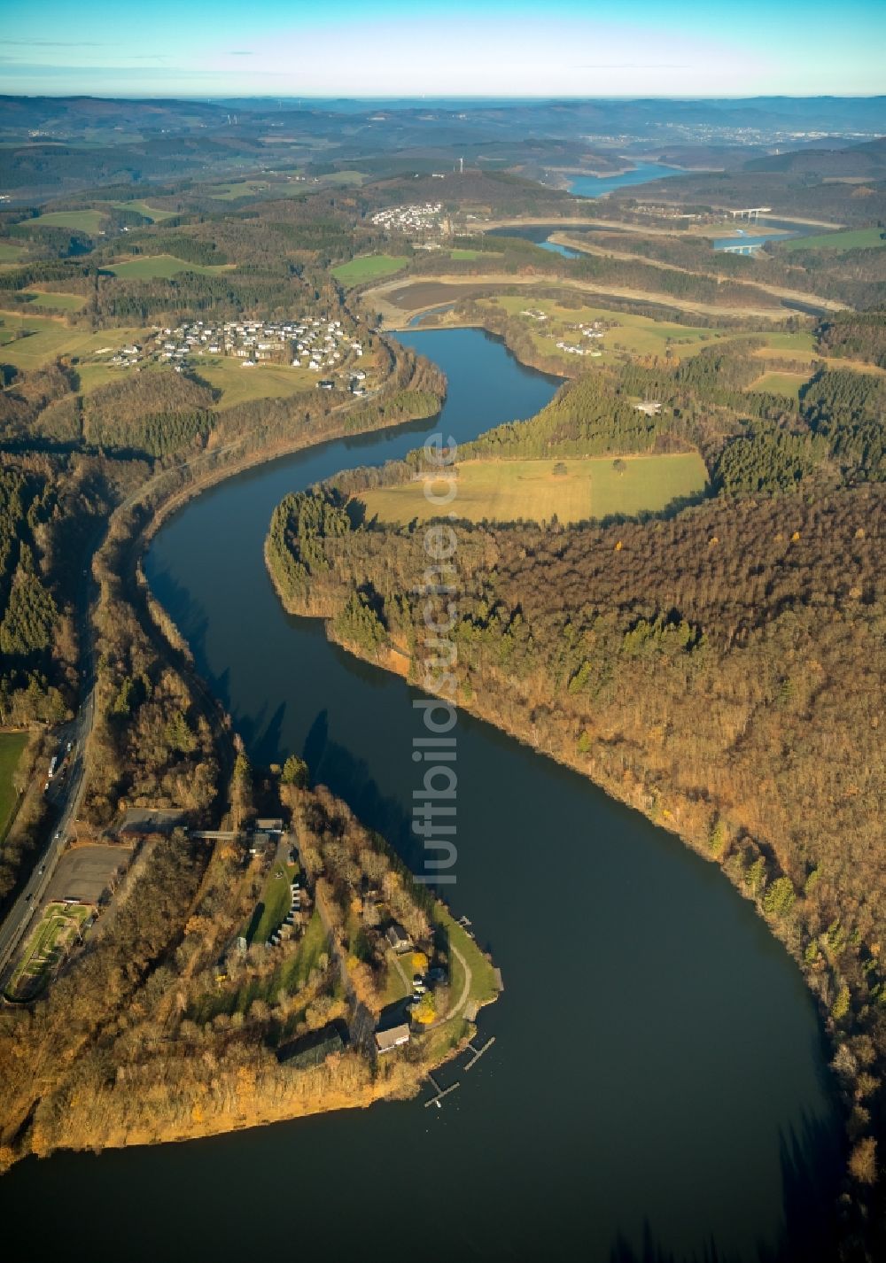 Olpe von oben - Wassermangel an den Uferbereichen des Biggesee in Olpe im Bundesland Nordrhein-Westfalen, Deutschland