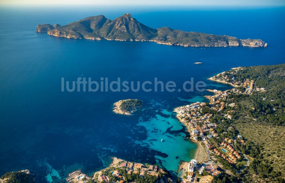 Luftbild Sant Elm - Wasseroberfläche an der Meeres- Küste des Balearen-Meer in Sant Elm auf der balearischen Mittelmeerinsel Mallorca, Spanien