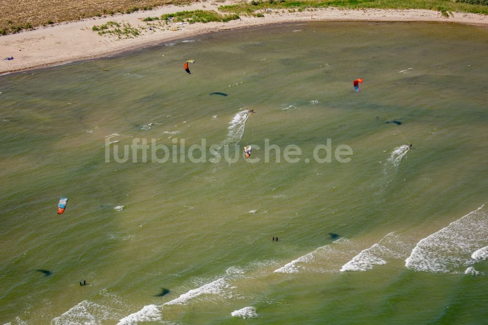 Göhren von oben - Wasseroberfläche an der Meeres- Küste der Ostsee in Göhren im Bundesland Mecklenburg-Vorpommern