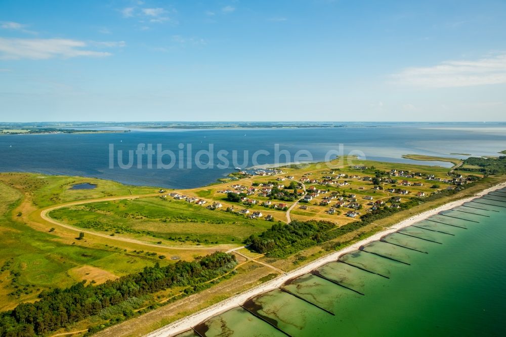 Luftbild Insel Hiddensee - Wasseroberfläche an der Meeres- Küste Ostsee im Ortsteil Plogshagen in Insel Hiddensee im Bundesland Mecklenburg-Vorpommern