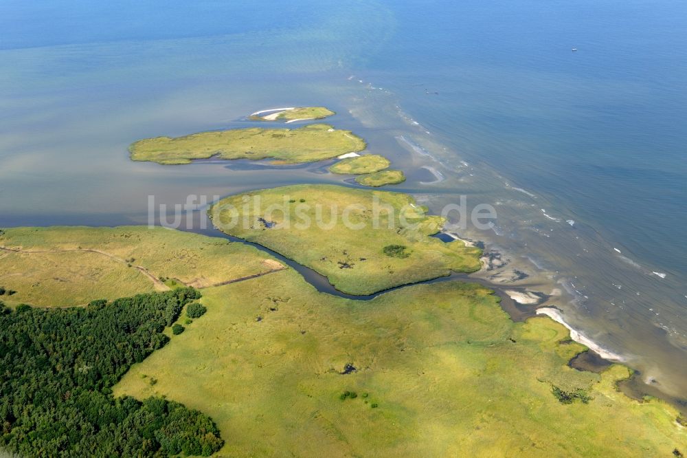 Peenemünde von oben - Wasseroberfläche an der Meeres- Küste der Ostsee in Peenemünde im Bundesland Mecklenburg-Vorpommern