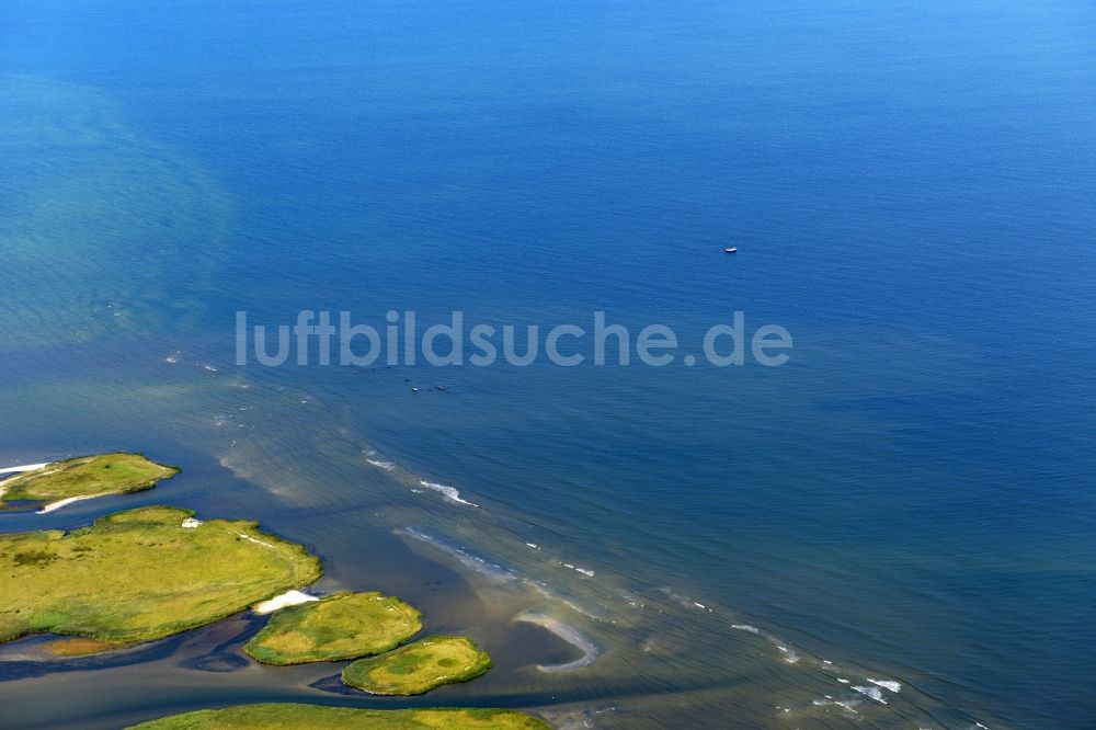 Luftbild Peenemünde - Wasseroberfläche an der Meeres- Küste der Ostsee in Peenemünde im Bundesland Mecklenburg-Vorpommern