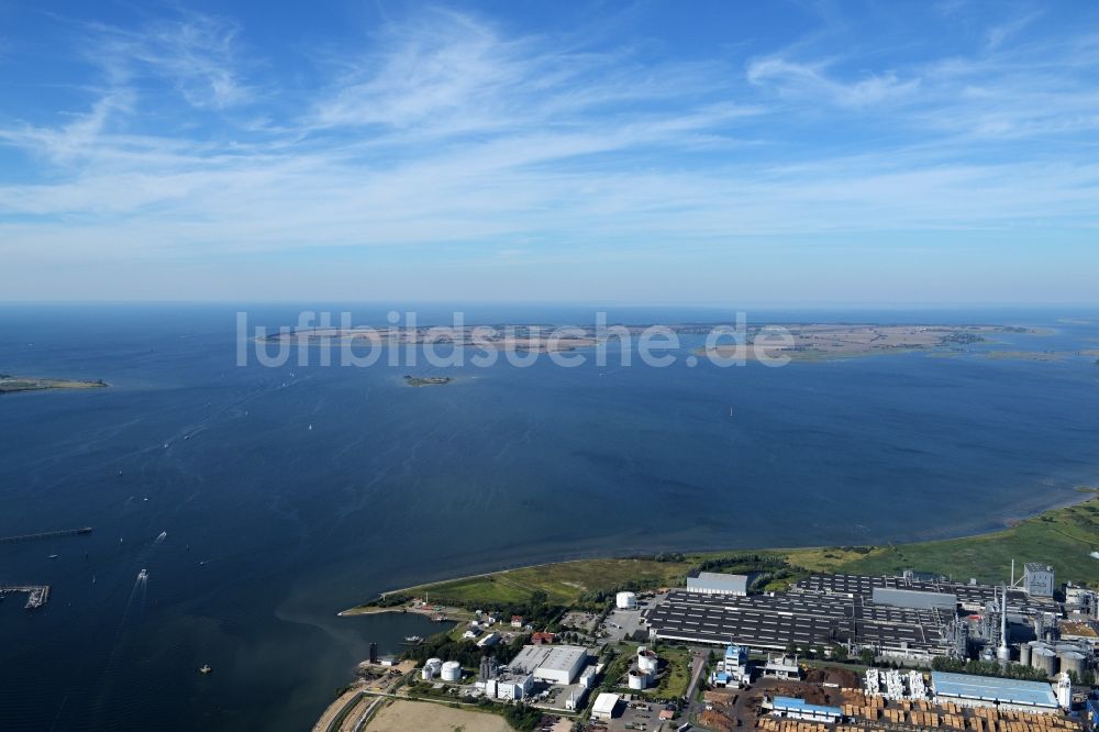 Wismar aus der Vogelperspektive: Wasseroberfläche an der Meeres- Küste der Ostsee in Wismar im Bundesland Mecklenburg-Vorpommern