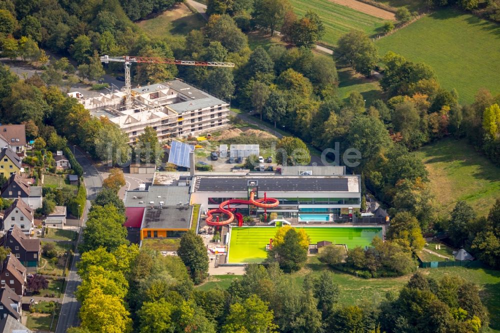 Netphen aus der Vogelperspektive: Wasserrutsche am Schwimmbecken des Freibades Freizeitpark Obernautal in Netphen im Bundesland Nordrhein-Westfalen, Deutschland