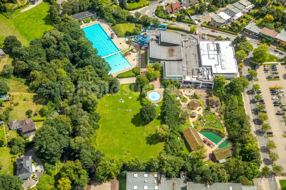 Gevelsberg aus der Vogelperspektive: Wasserrutsche am Schwimmbecken des Freibades am Ochsenkamp in Gevelsberg im Bundesland Nordrhein-Westfalen - NRW, Deutschland