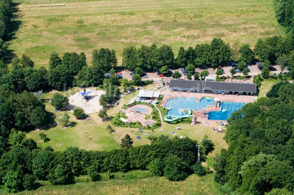 Luftbild Kandel - Wasserrutsche am Schwimmbecken des Freibades Waldschwimmbad Kandel in Kandel im Bundesland Rheinland-Pfalz