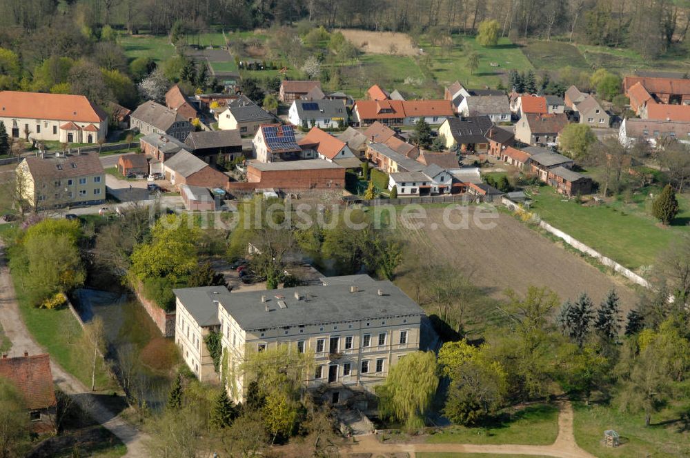 ANGERN aus der Vogelperspektive: Wasserschloss Angern