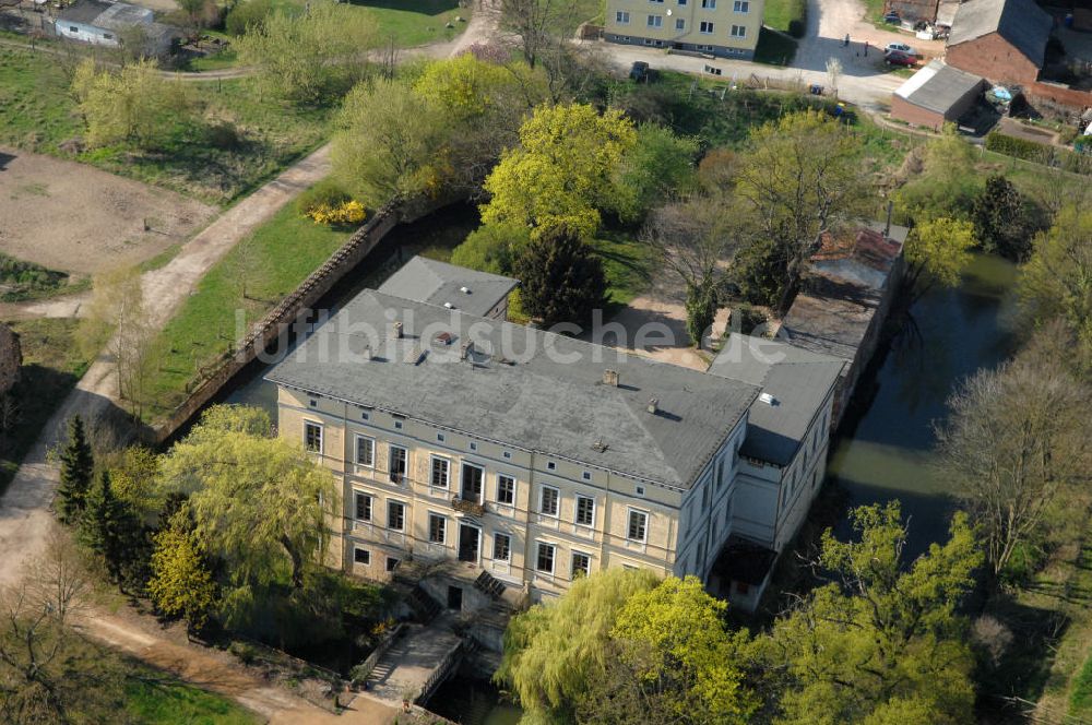 ANGERN aus der Vogelperspektive: Wasserschloss Angern