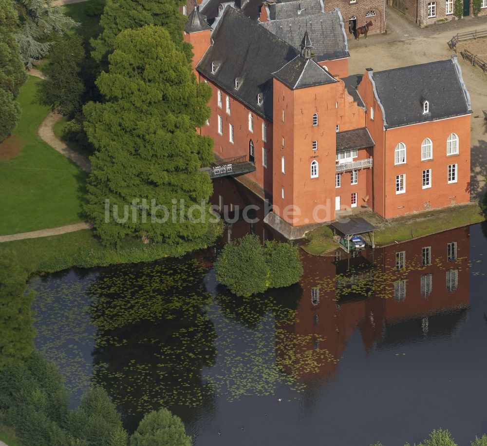 Neukirchen-Vluyn aus der Vogelperspektive: Wasserschloss Bloemersheim bei Neukirchen-Vluyn in Nordrhein-Westfalen