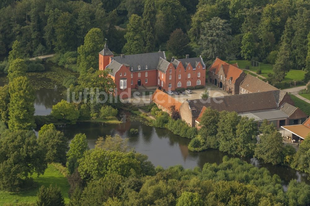 Luftaufnahme Neukirchen-Vluyn - Wasserschloss Bloemersheim bei Neukirchen-Vluyn in Nordrhein-Westfalen