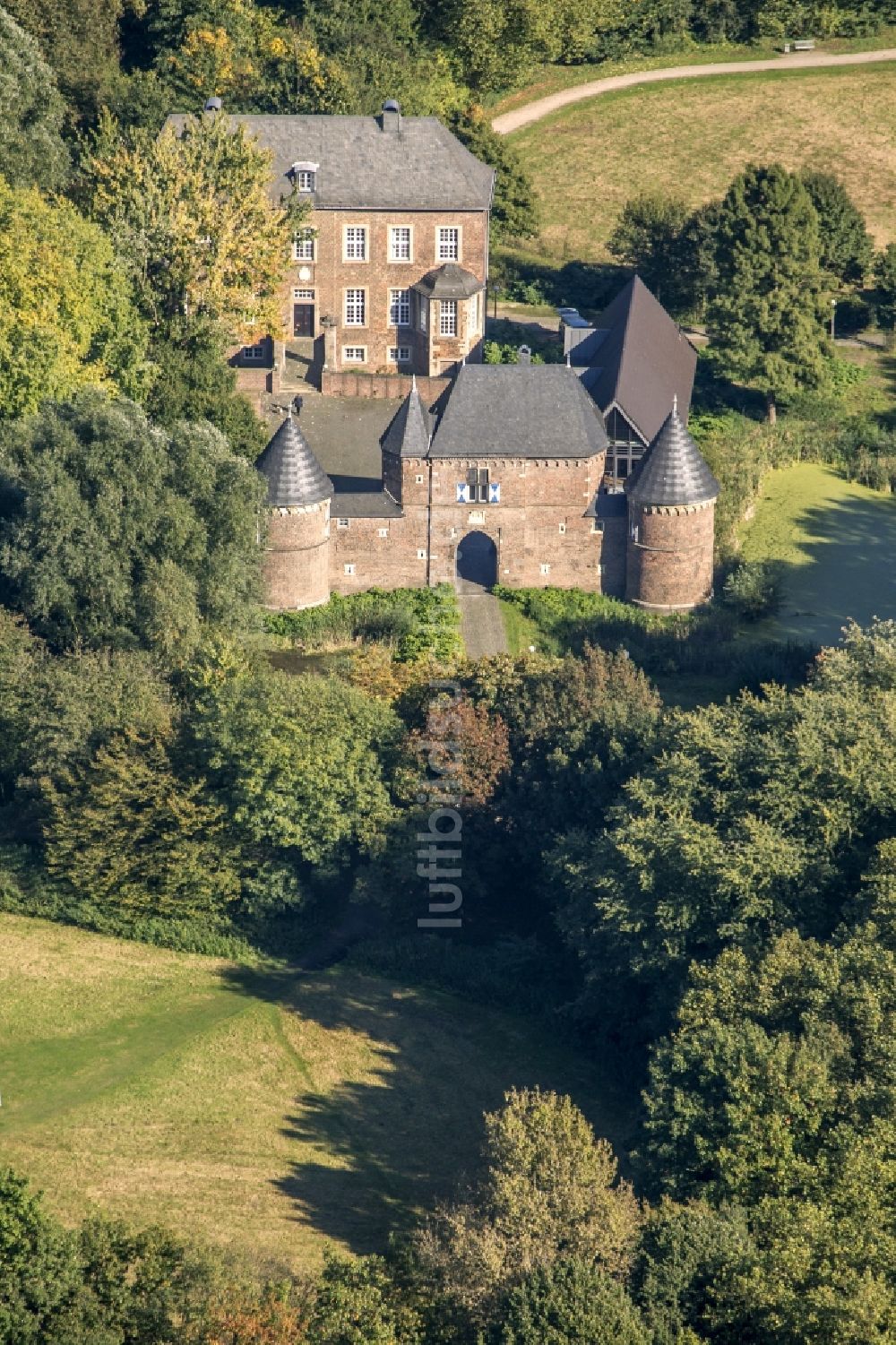 Luftaufnahme Oberhausen - Wasserschloß Burg Vondern bei Oberhausen im Bundesland Nordrhein-Westfalen