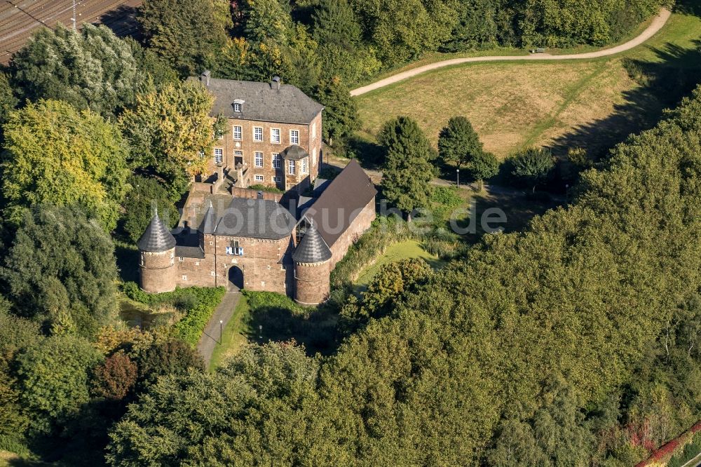 Oberhausen aus der Vogelperspektive: Wasserschloß Burg Vondern bei Oberhausen im Bundesland Nordrhein-Westfalen