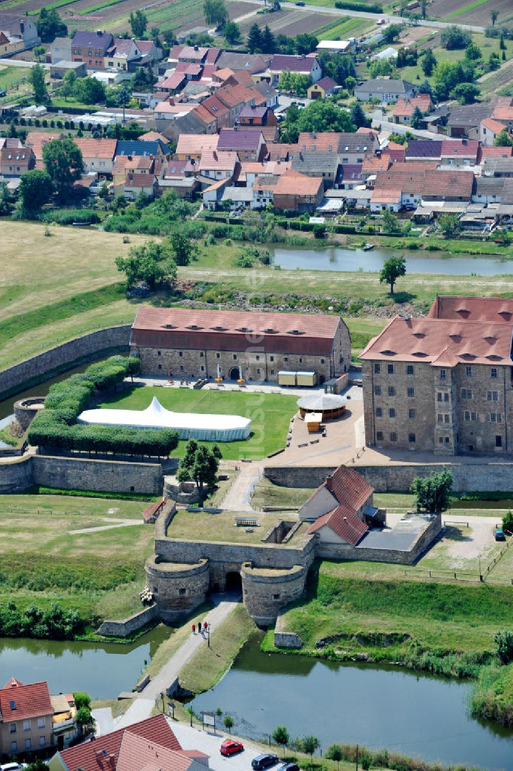 Heldrungen von oben - Wasserschloss / Festung Heldrungen in Thüringen