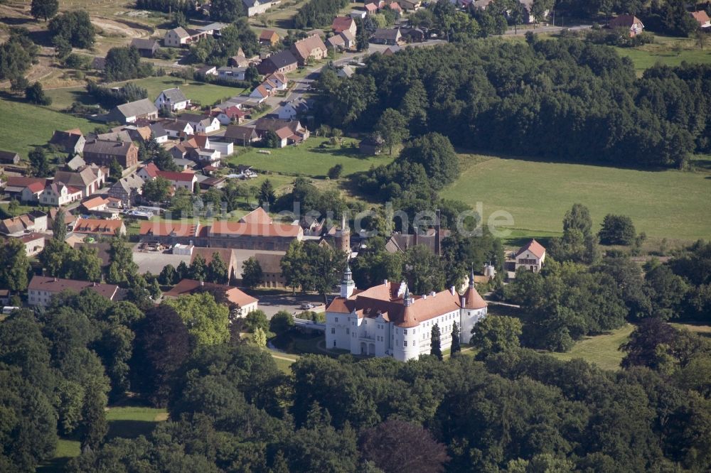 Luftaufnahme Luckau OT Fürstlich Drehna - Wasserschloss Fürstlich Drehna , einem Ortsteil von Luckau im Bundesland Brandenburg