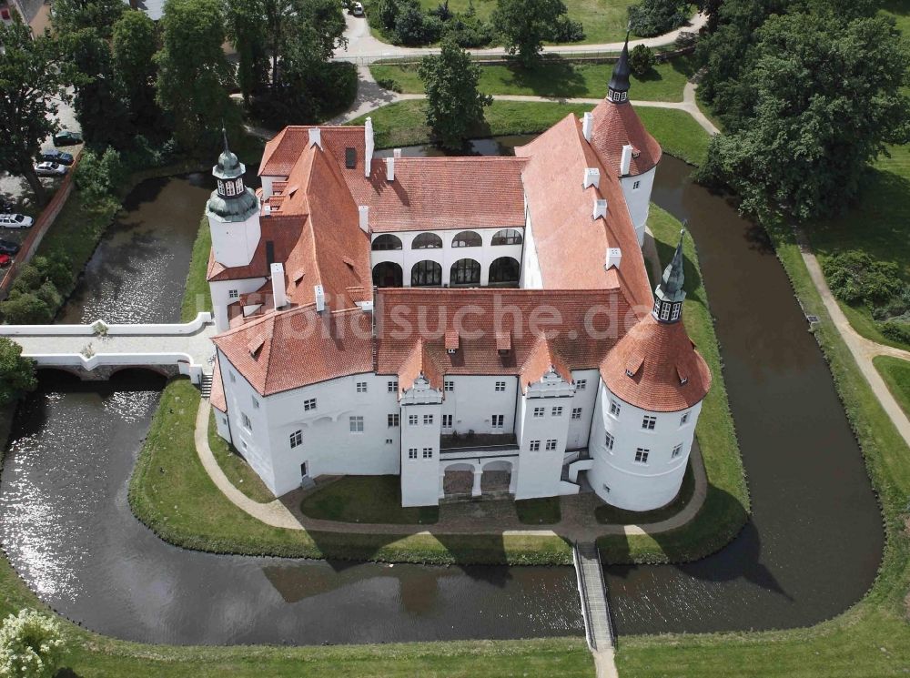 Luckau von oben - Wasserschloss Fürstlich Drehna in Luckau in Brandenburg