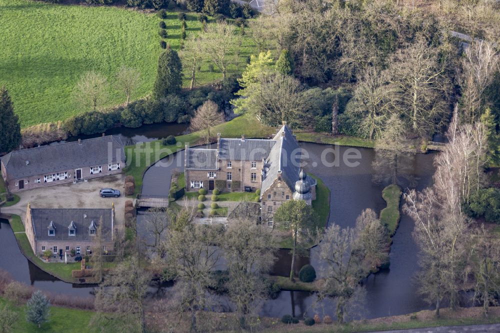 Straelen aus der Vogelperspektive: Wasserschloss Haus Coull in Straelen im Bundesland Nordrhein-Westfalen, Deutschland