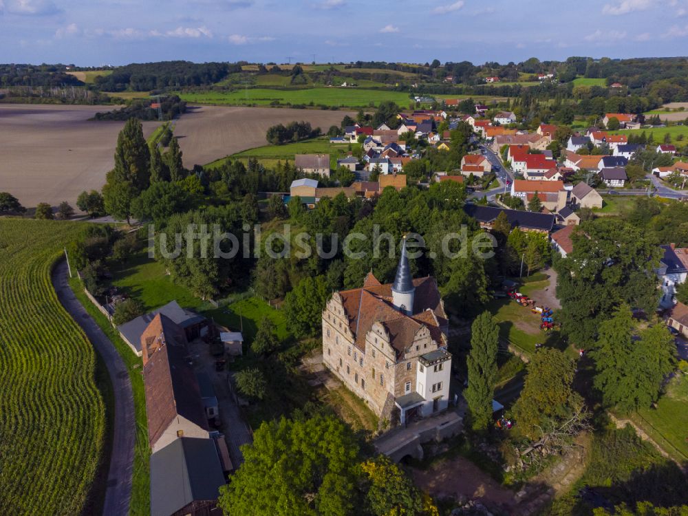 Niederau von oben - Wasserschloss Oberau in Niederau im Bundesland Sachsen, Deutschland