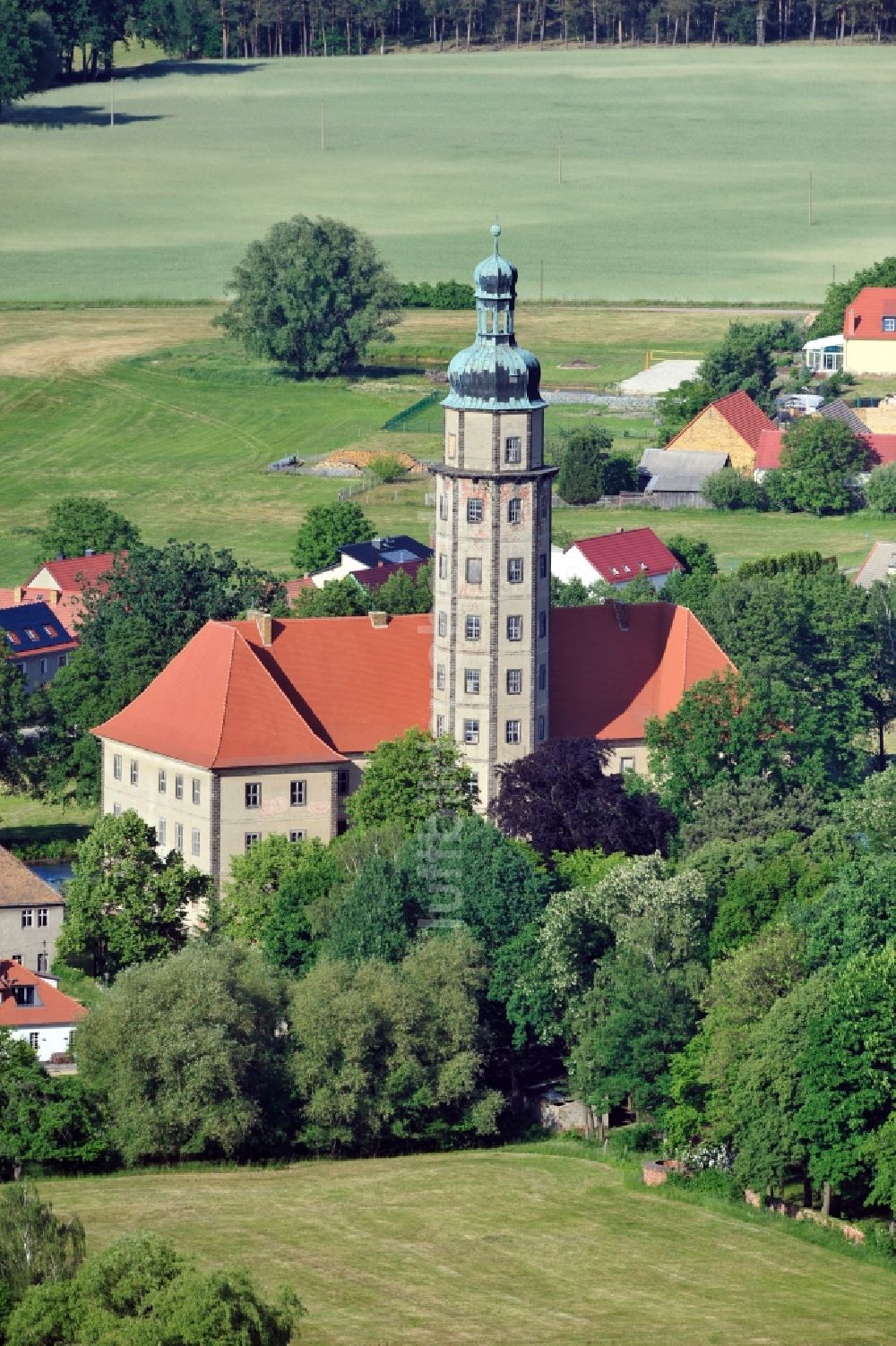 Bad Schmiedeberg OT Reinharz aus der Vogelperspektive: Wasserschloss Reinharz im Bundesland Sachsen-Anhalt