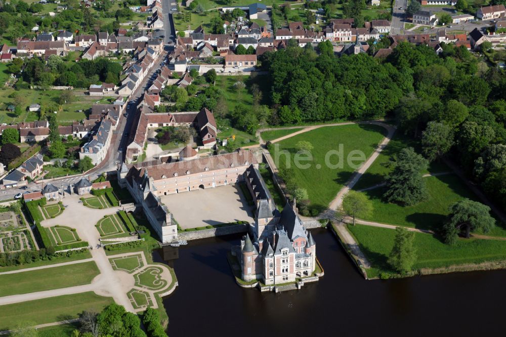 Luftaufnahme La Bussiere - Wasserschloß Schloss Chateau de La Bussiere in La Bussiere in Centre, Frankreich