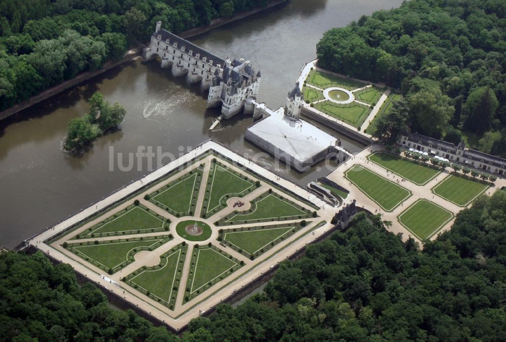 Luftaufnahme Chenonceau - Wasserschloss Schloss Chenonceau bei Chenonceaux im Département Indre-et-Loire der Region Centre in Frankreich