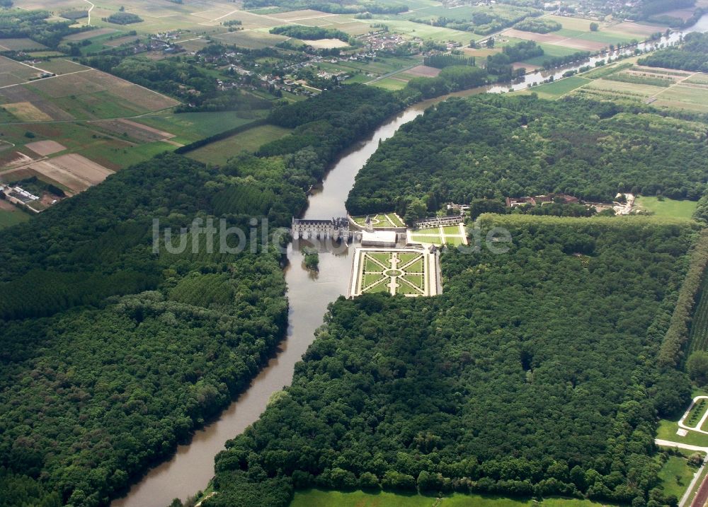 Chenonceau von oben - Wasserschloss Schloss Chenonceau bei Chenonceaux im Département Indre-et-Loire der Region Centre in Frankreich