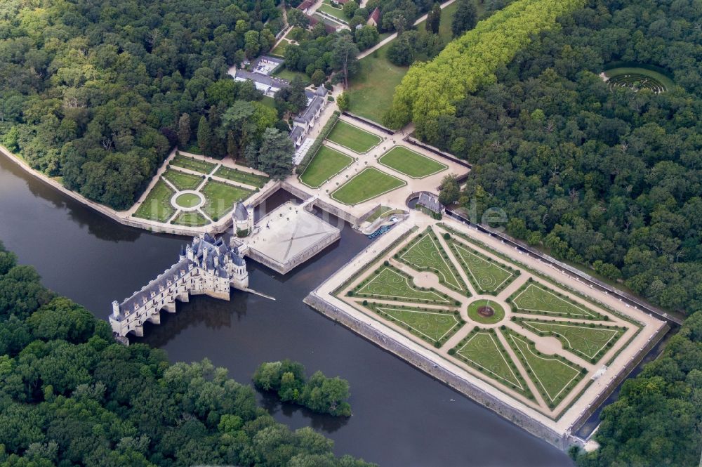 Chenonceaux aus der Vogelperspektive: Wasserschloss Schloss Chenonceau bei Chenonceaux im Département Indre-et-Loire der Region Centre in Frankreich