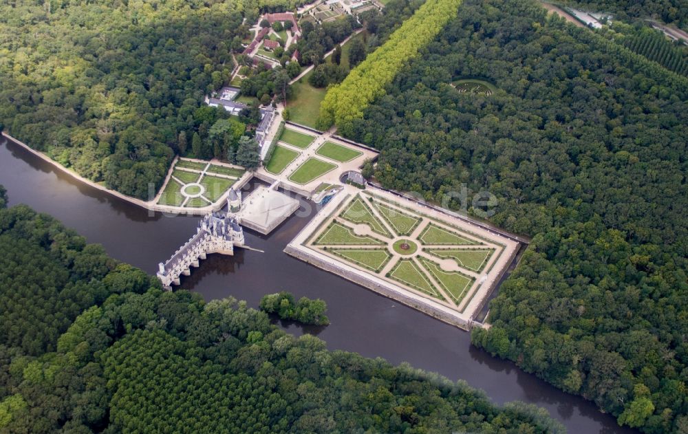 Luftbild Chenonceaux - Wasserschloss Schloss Chenonceau bei Chenonceaux im Département Indre-et-Loire der Region Centre in Frankreich