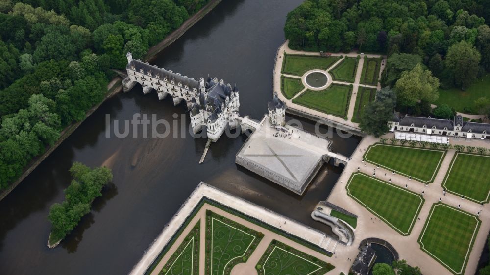 Luftaufnahme Chenonceaux - Wasserschloss Schloss Chenonceau bei Chenonceaux im Département Indre-et-Loire der Region Centre in Frankreich