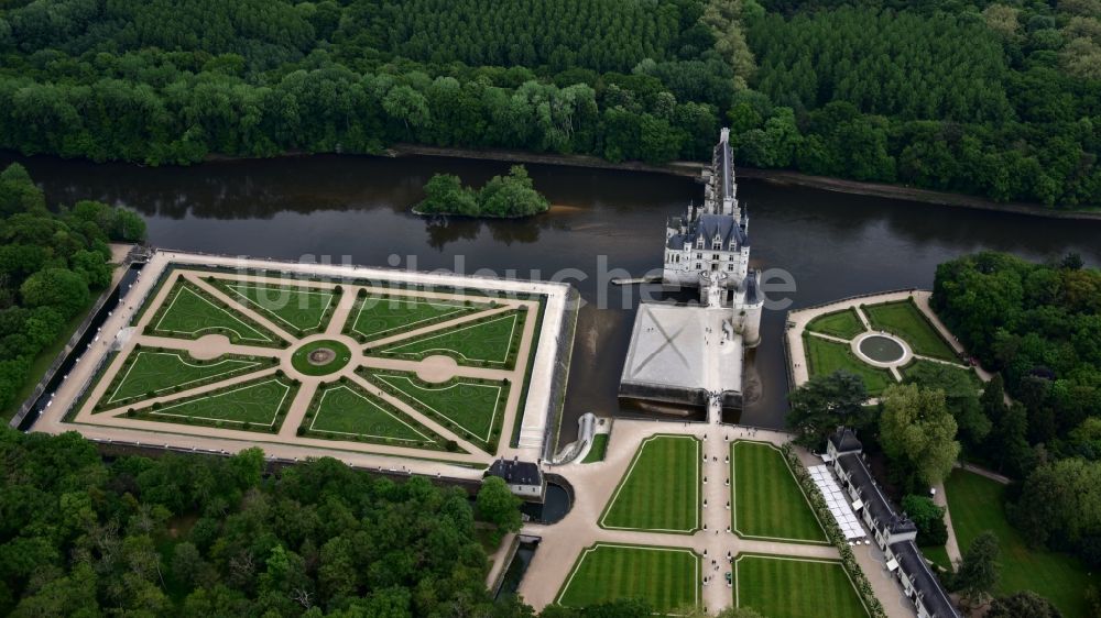 Luftbild Chenonceaux - Wasserschloss Schloss Chenonceau bei Chenonceaux im Département Indre-et-Loire der Region Centre in Frankreich